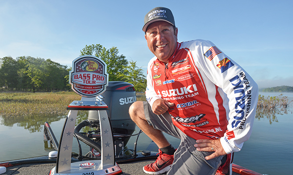 Picture of Suzuki’s Dean Rojas victorious at the Major League Fishing Tournament①